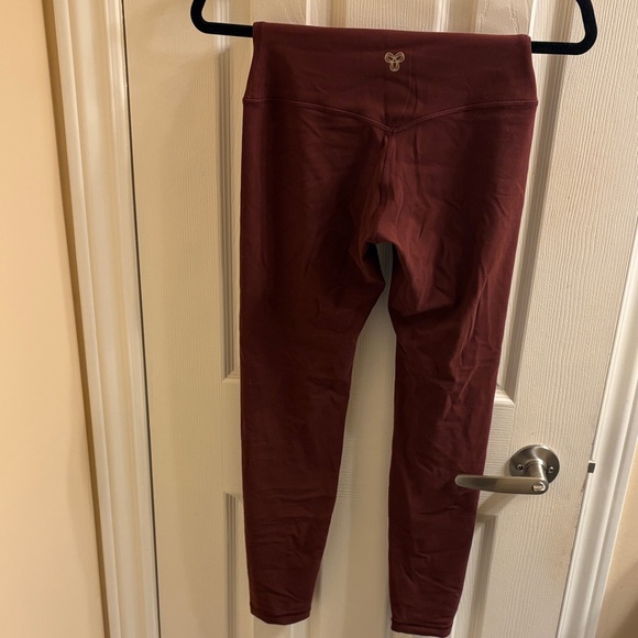 Aritzia Butter Cheeky Hi-Rise Leggings - Picture 3 of 5